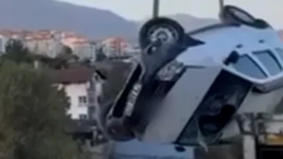 Karabük'te yol çalışmasını göremeyen sürücü, otomobiliyle şarampole devrildi. Olayda büyük