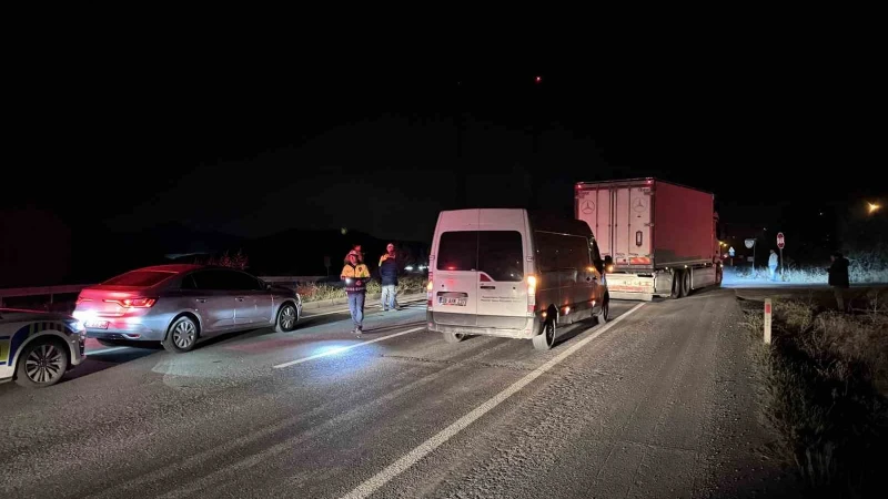 Kayseri'nin İncesu ilçesinde meydana gelen feci trafik kazasında üç kişi