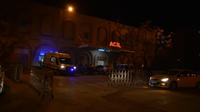 Mardin’in Kızıltepe ilçesinde sokakta oyun oynayan 10 yaşındaki Ayşenur Yılmaz,