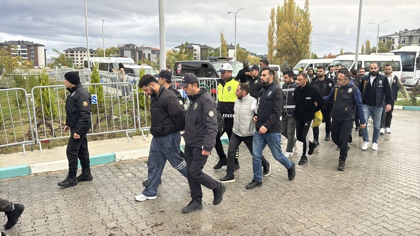 Kütahya merkezli yasa dışı bahis soruşturmasında 62 kişi tutuklandı, 17