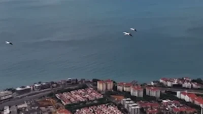 Tekirdağ'da leyleklerin göç yolculuğu, drone ile havadan görüntülendi. Renkli manzaralar