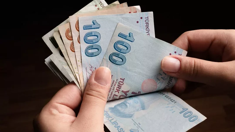Emekli memurların seyyanen zam beklentisi yeniden gündemde. Anayasa Mahkemesi'nin kararı,