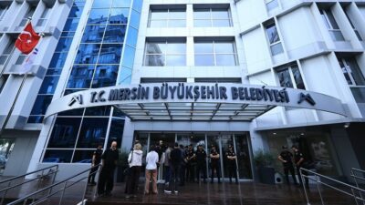 Mersin'de yürütülen yolsuzluk soruşturmasında, aralarında belediye başkanlarının da bulunduğu 59