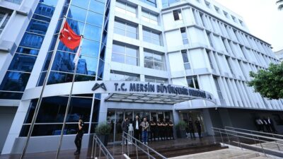Mersin'deki yolsuzluk soruşturmasında Büyükşehir Belediye Başkanı Vahap Seçer ve iki