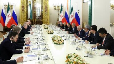 Putin ve Pezeşkiyan, Moskova'da yaptığı görüşmede bölgesel gelişmeler hakkında endişe