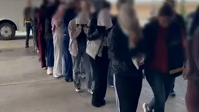 Osmaniye'de düzenlenen fuhuş operasyonunda, şüphelilerin maddi sıkıntıdaki kişileri hedef aldığı