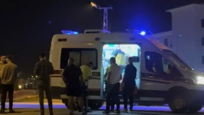 Osmaniye'nin Kadirli ilçesinde meydana gelen trafik kazasında motosiklet sürücüsü, otomobil