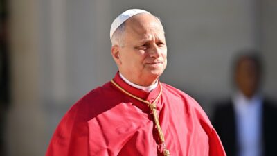 Papa 14. Leo, başarılı bir akciğer ameliyatının ardından bugün hastaneden