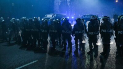 Polonya'da Anayasa Mahkemesi önündeki polis ablukası, Cumhurbaşkanı Nawrocki'nin Senegal seferini