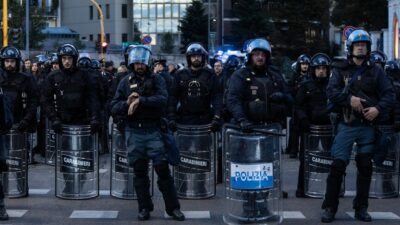 İtalya'nın başkenti Roma'da düzenlenen protestolar, aşırı sağcı ve sol gruplar