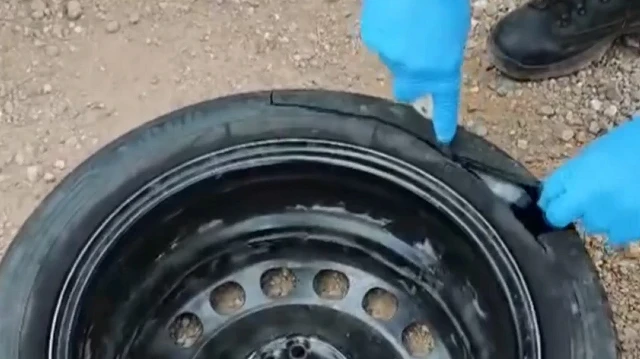 Şanlıurfa'da düzenlenen operasyonda ticari bir takside 2 kilo 100 gram