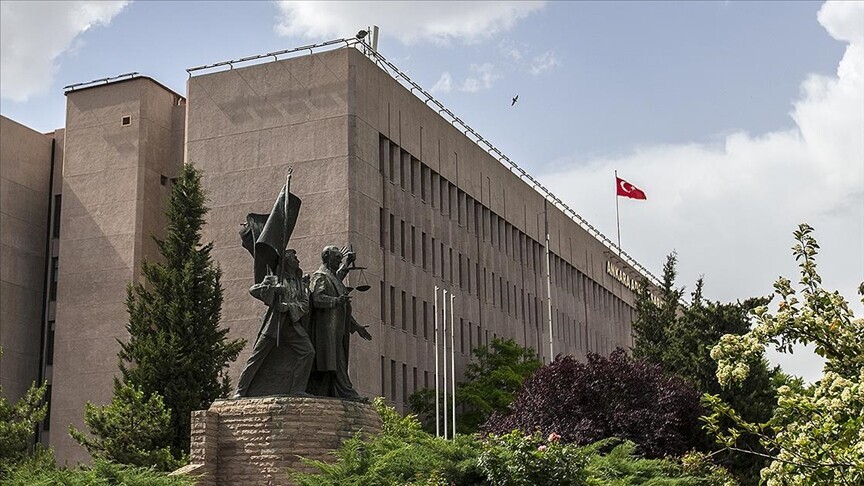 Organize suç örgütü soruşturmasında gözaltına alınan 24 kişiden 19'u tutuklanırken,