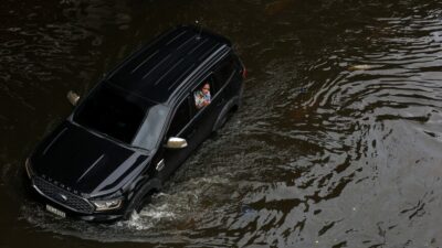 Tayland'da meydana gelen şiddetli yağışlar, 1,2 milyon haneyi etkileyerek, 20'den