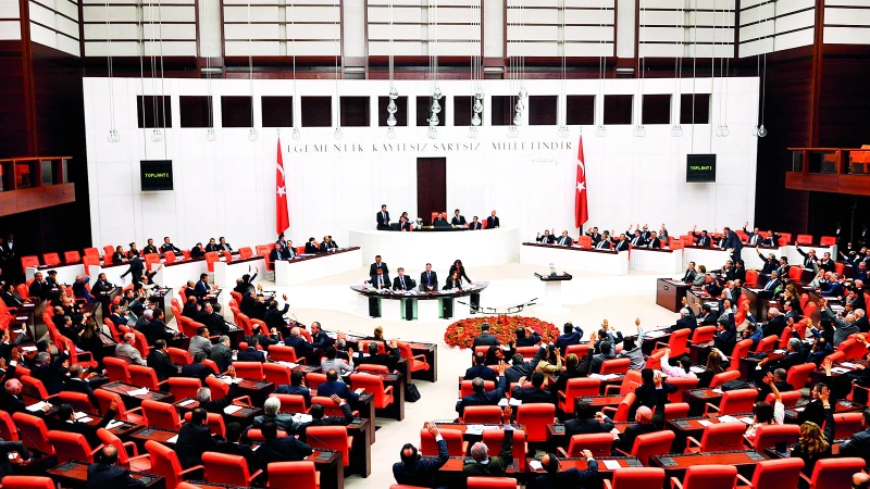 TBMM, iki aylık aranın ardından yarın mesaiye başlayacak. Meclis gündeminde