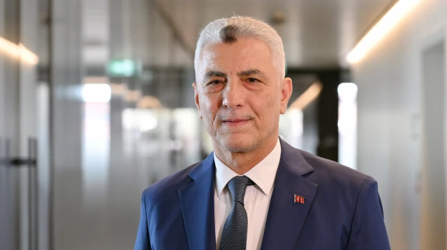 Ticaret Bakanı Ömer Bolat, hakkında çıkan iftiralara belgelerle yanıt verdi.
