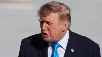Trump, seçim hilesi ihbarlarına 1 milyon dolar ödül vereceğini açıkladı.