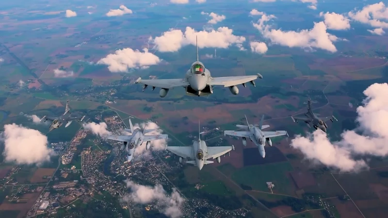 Türk F-16'ları, Litvanya'da NATO'nun medya gününe katılarak hava savunma görevlerini