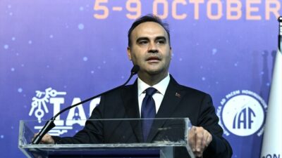 Bakan Kacır, Türkiye'nin 2027'de kendi hibrit itki teknolojisiyle Ay'a ulaşmayı