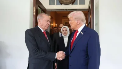 Cumhurbaşkanı Erdoğan, Trump ile yaptığı görüşmede Türkiye-ABD ilişkilerini geliştirme kararlılığını