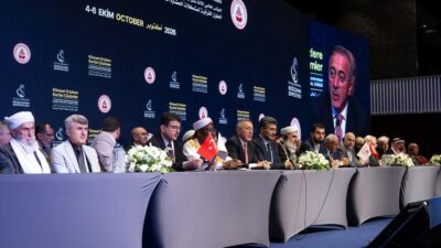 Beş kıtadan 60 ülkeden katılımcıların yer aldığı sempozyumda insanlık sorunları
