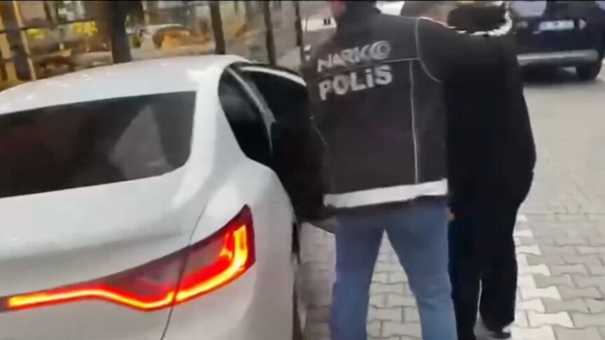 İstanbul merkezli uluslararası uyuşturucu çetelerine yönelik düzenlenen operasyonlarda 42 kişi