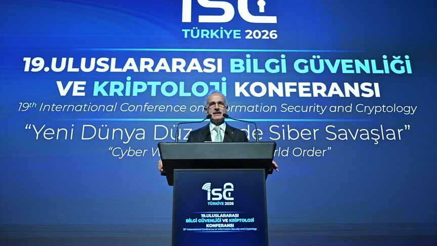 Uraloğlu, veri merkezlerinin dijital varlıkların güvenliğini sağladığını vurgulayarak, Türkiye'nin siber