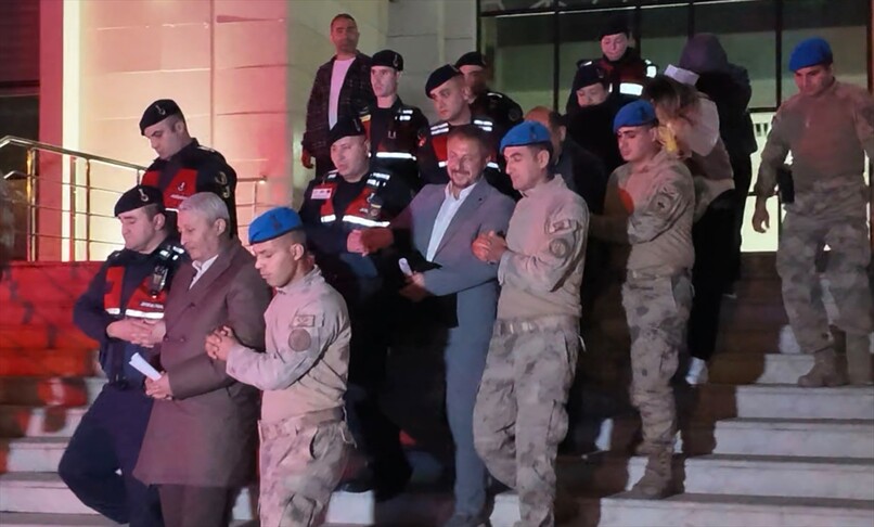 Yahşihan Belediyesi'ne yönelik düzenlenen operasyonda 5 kişi tutuklanırken, bazı şüpheliler