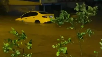 Yalova'nın Armutlu ilçesinde etkili sağanak yağış, sel baskınlarına ve taşkınlara