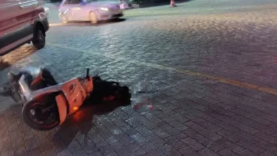 Manisa'nın Turgutlu ilçesinde motosiklet sürücüsü, tırla çarpışarak hayatını kaybetti. Olay,